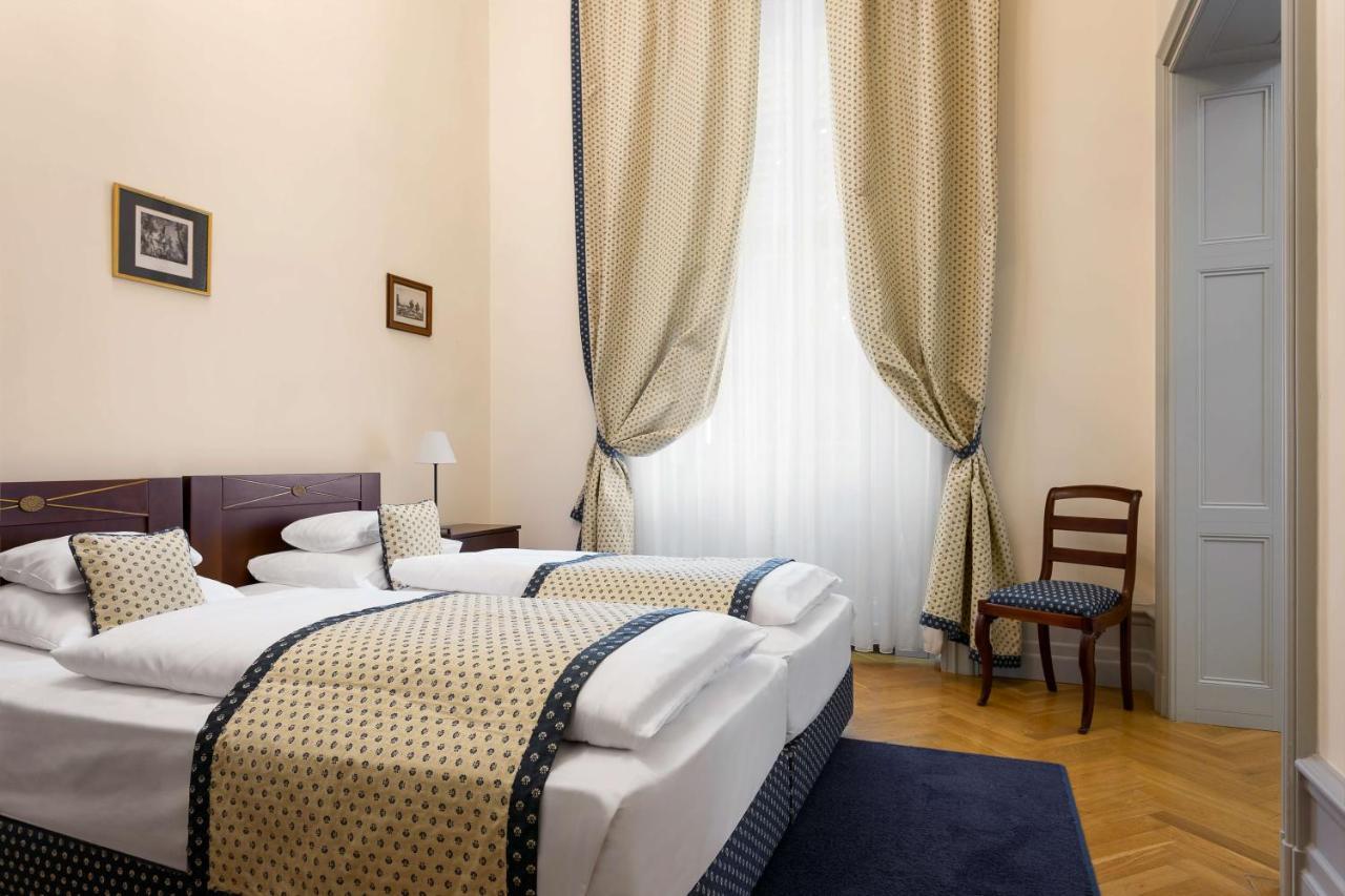 Karolyi Kastely Hotel & Restaurant Fehervarcsurgo ภายนอก รูปภาพ