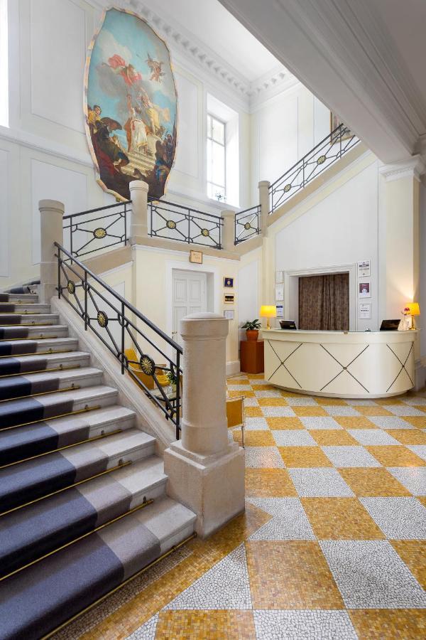 Karolyi Kastely Hotel & Restaurant Fehervarcsurgo ภายนอก รูปภาพ