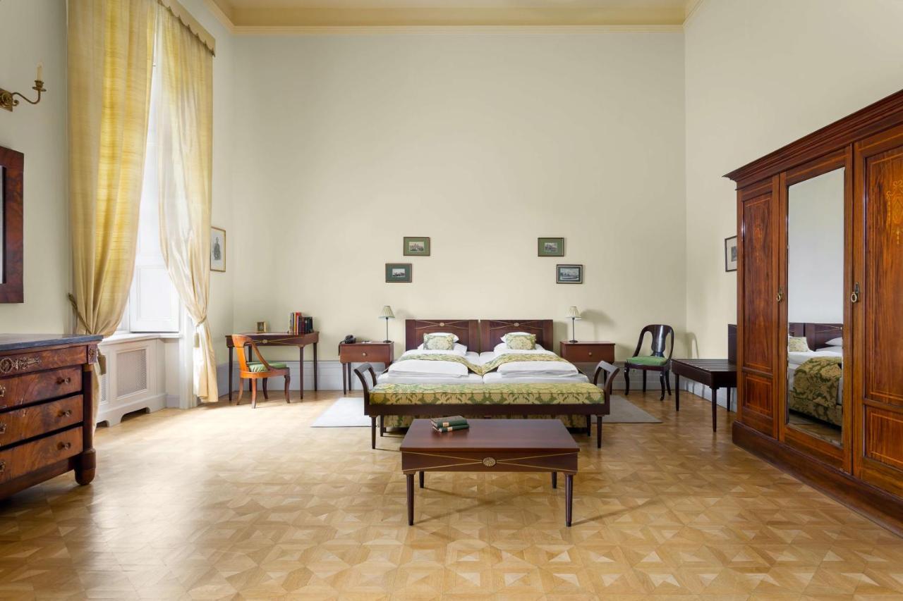 Karolyi Kastely Hotel & Restaurant Fehervarcsurgo ภายนอก รูปภาพ