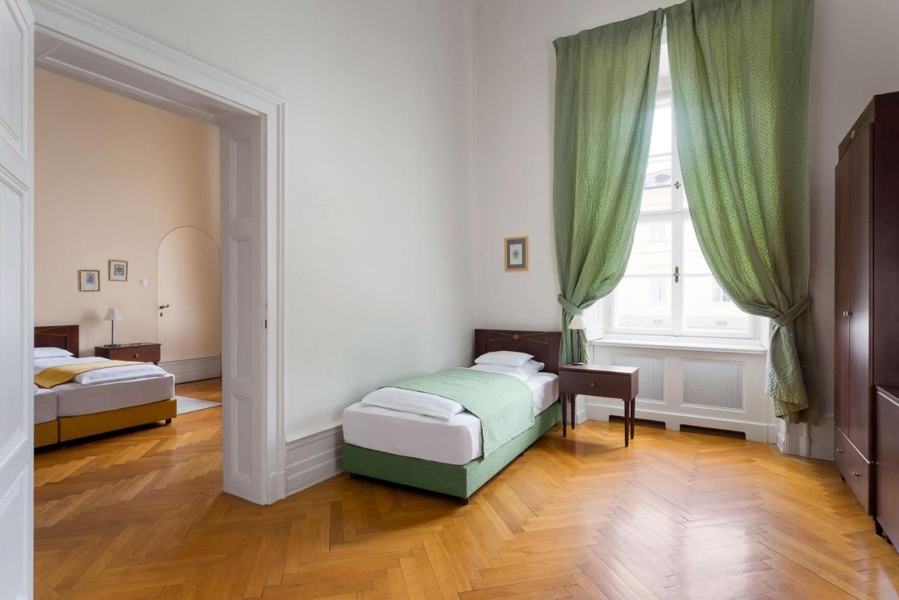 Karolyi Kastely Hotel & Restaurant Fehervarcsurgo ภายนอก รูปภาพ