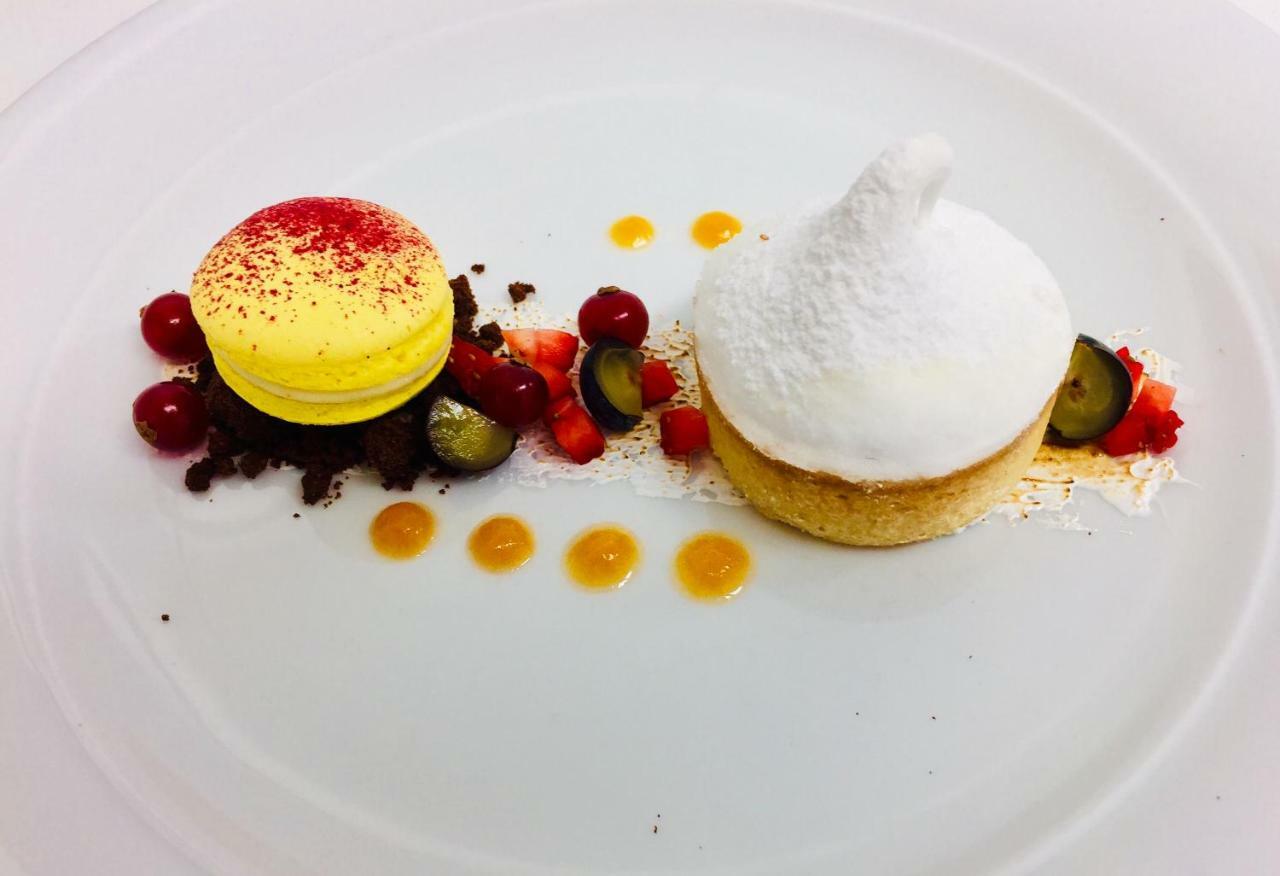 Karolyi Kastely Hotel & Restaurant Fehervarcsurgo ภายนอก รูปภาพ